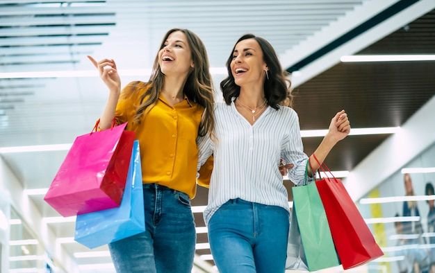 نفسيتي محتاجة شوبينج مش دكتور! ..مفهوم الصحة النفسية عند السيدات