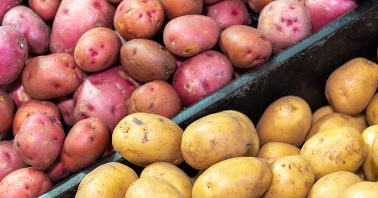 علامات في البطاطس تسبب السرطان والتسمم الغذائي .!